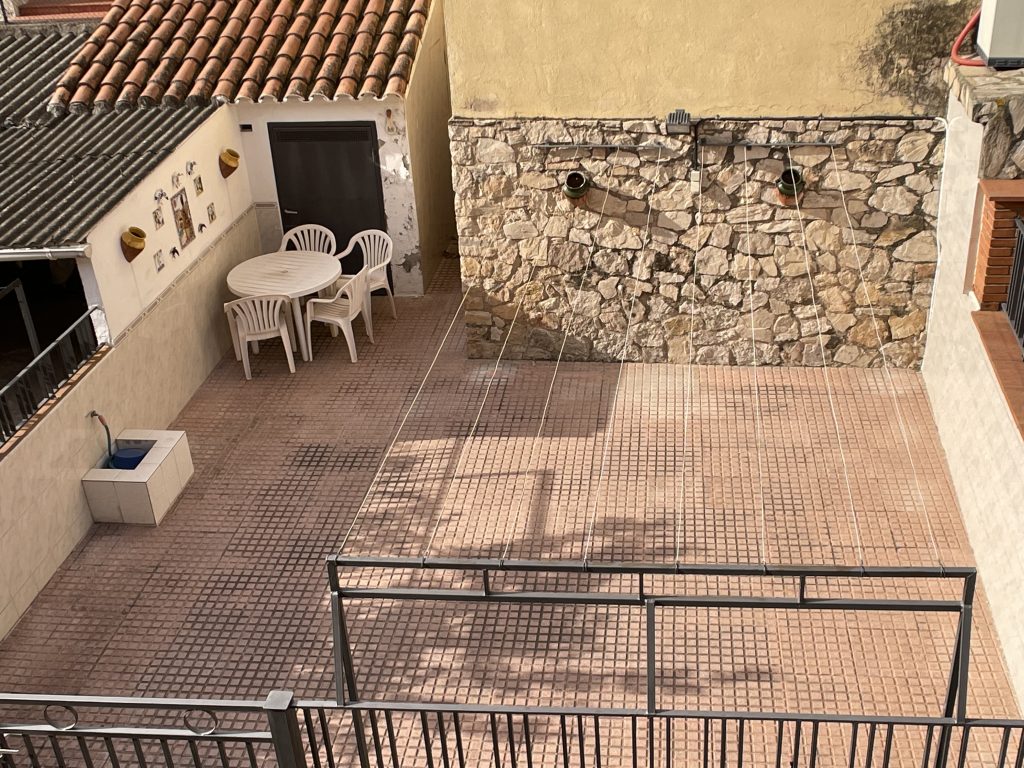Piso en zona casas de Molins de 64 m2 útiles con terraza en Pallejà.