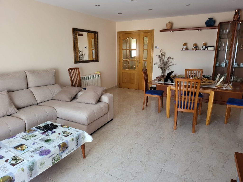 Amplio piso muy soleado de 108 m2 útiles en zona eixample de Castellbisbal.