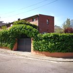 Casa en venta con dos viviendas idénticas e independientes en Fontpineda.